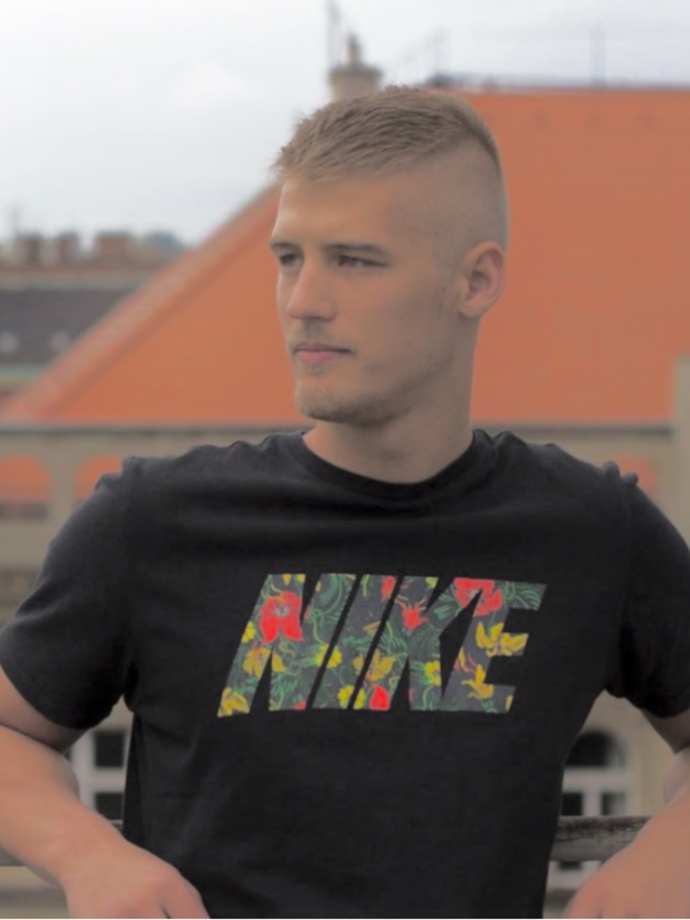 Nike Men’s Black Crew Tee with Tropical Floral Logo size- M